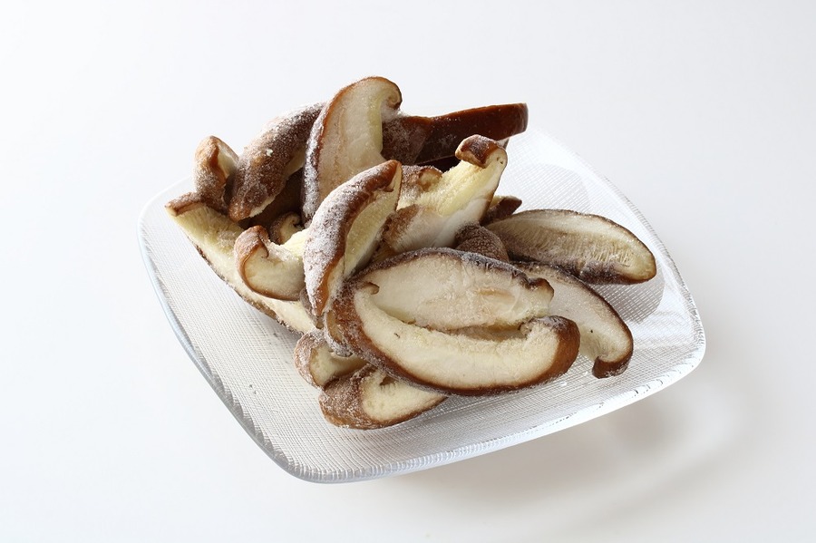 カットして冷凍しておけば、煮物や炒め物など好きなときにサッと解凍して使うことが出来る