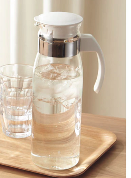 ニトリのガラス製ピッチャー
