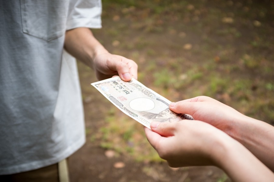 親戚や友人から借りていた