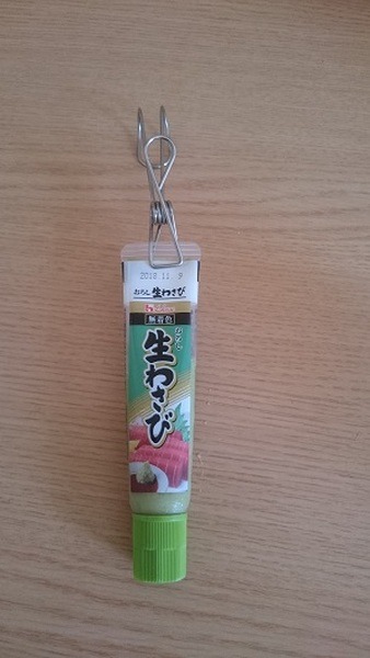 洗濯バサミのように挟んで引っ掛けるタイプ