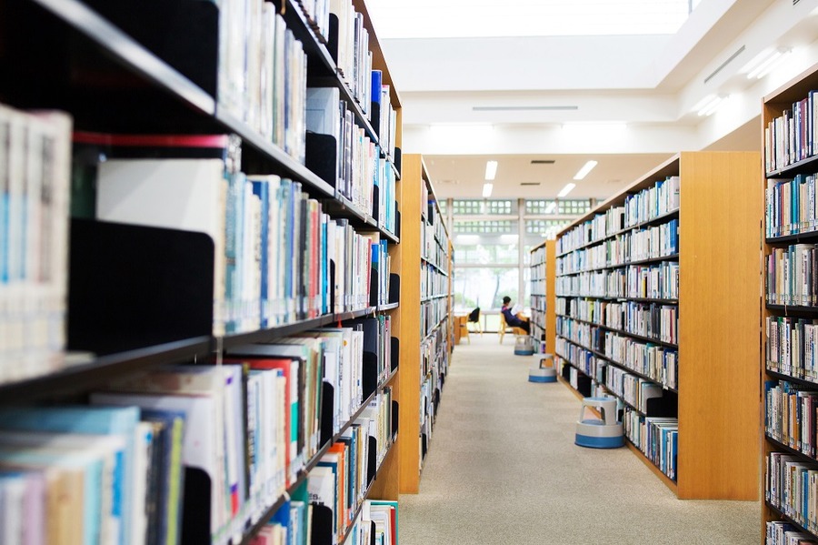 図書館を自分の本棚だと考える