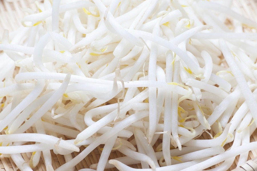 もやしは、チャック付き保存袋に入れれば生のままで冷凍