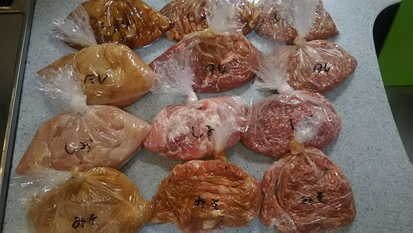 業務スーパー「キロ越え肉」3パックを30分で下味付けて12食分に　冷凍保存おすすめ下味4選と「味付け相性」を伝授