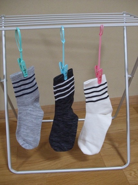 100均の「ひも付き洗濯バサミ」はこんなに活用できる！　干すだけじゃない「驚きの収納術、活用術」をご紹介します。