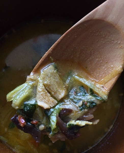 お湯を注ぐと野菜がいっぱい