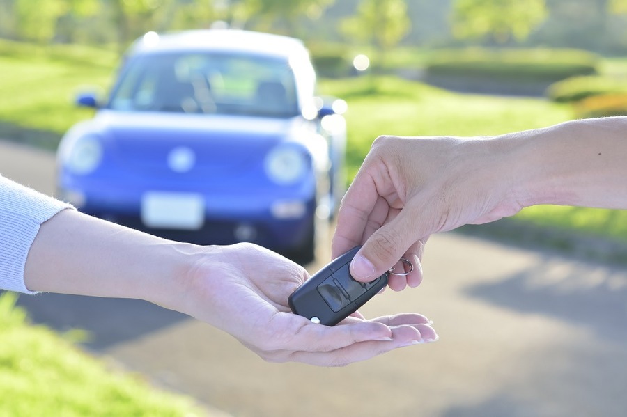 親や親戚の車を一時的に「借りる」