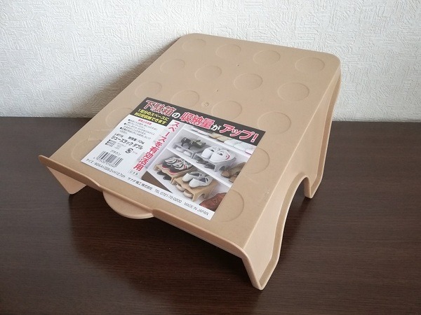 セリアの100均収納グッズで家族4人分の「靴箱」を整理整頓。　「使いやすく、綺麗に」を実現しました