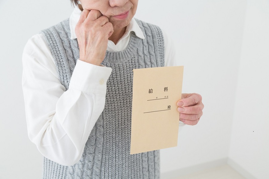 60歳台前半の方が年金は大幅にカットされます