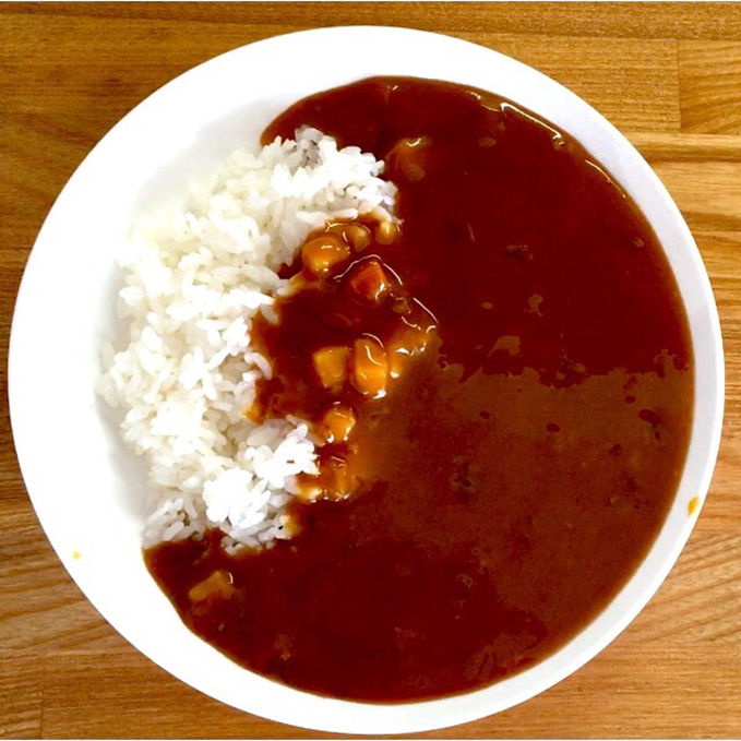 ダイソーのレトルトカレーは100円で2人前の大容量！　高コスパカレーの食べ比べレポート