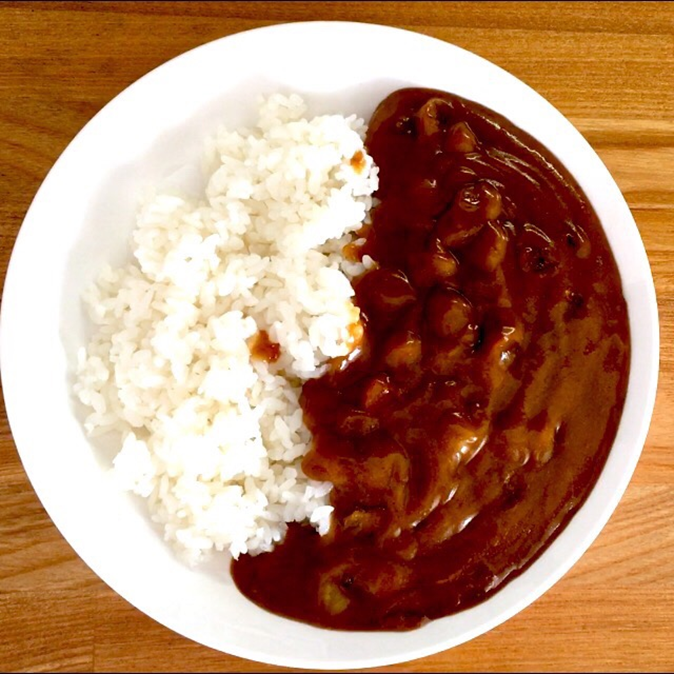 ダイソーのレトルトカレーは100円で2人前の大容量！　高コスパカレーの食べ比べレポート