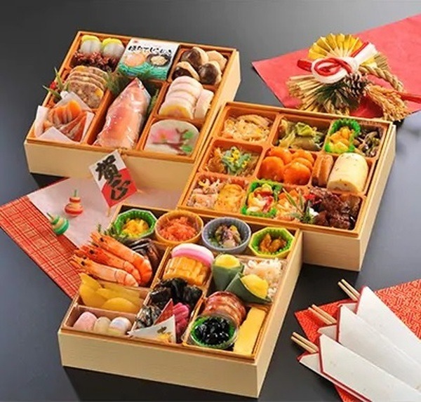 青森県むつ市　むつ市三段重特製おせち　本州最北端陸奥の国　4つの海の贈り物「四宝」300食限定！