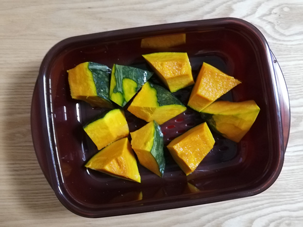 3COINSの「温野菜メーカー」が優秀すぎ！　電子レンジでチンするだけで完璧「温野菜」に（カボチャとサツマイモで試してみました）