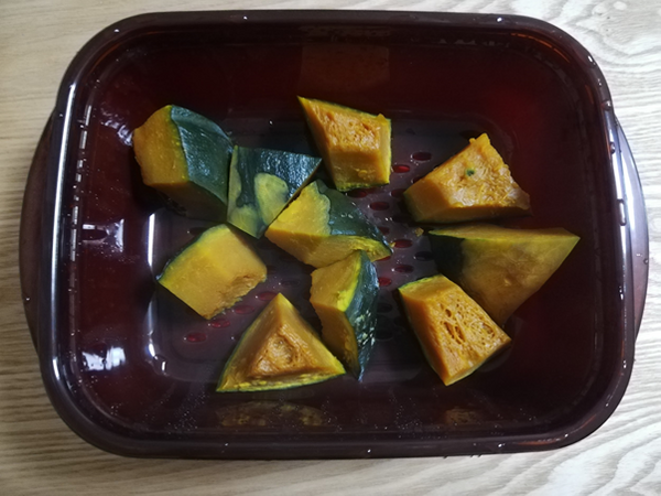 3COINSの「温野菜メーカー」が優秀すぎ！　電子レンジでチンするだけで完璧「温野菜」に（カボチャとサツマイモで試してみました）