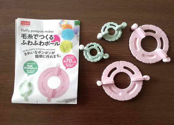 【ダイソー】人気のふわもこ毛糸「あむころ」で「防寒グッズ」をハンドメイド！　編み物初心者夫婦がチャレンジしてみました。