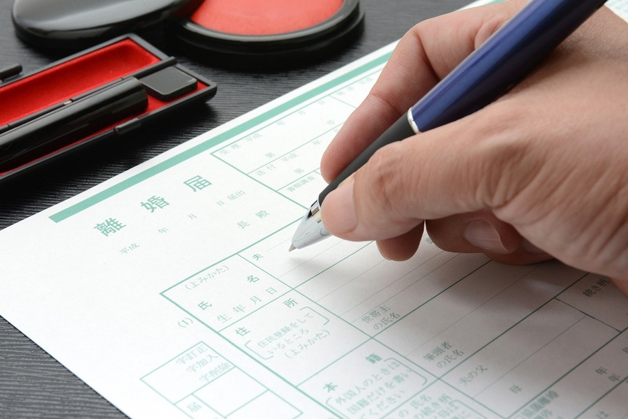 妻と離婚します