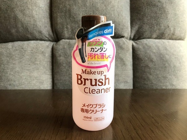 「パフ・スポンジ・メイクブラシ」を台所用中性洗剤で洗ってた方に朗報　ダイソーの専用クリーナーは優秀です