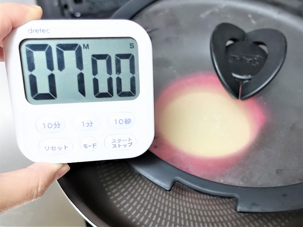 ダイソーの「ふんわりパンケーキ型」で、お店のような「分厚いパンケーキ」が作れちゃう！　筆者が早速作ってみました。