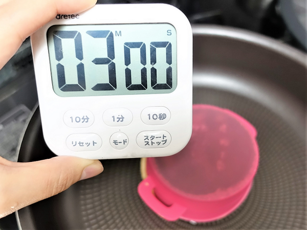 ダイソーの「ふんわりパンケーキ型」で、お店のような「分厚いパンケーキ」が作れちゃう！　筆者が早速作ってみました。