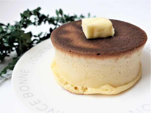 ダイソーの「ふんわりパンケーキ型」で、お店のような「分厚いパンケーキ」が作れちゃう！　筆者が早速作ってみました。
