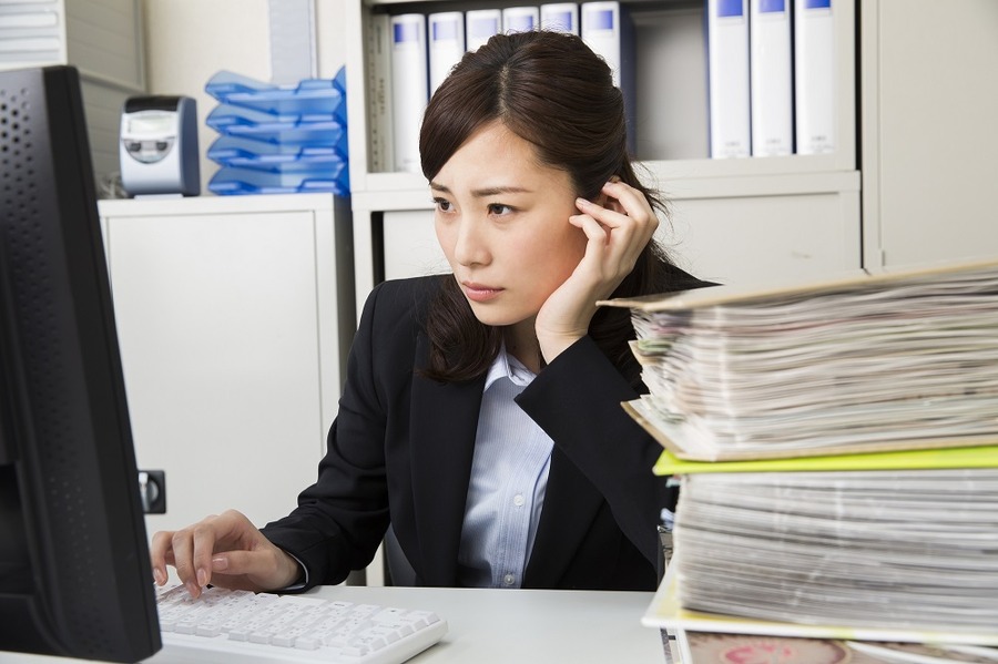 仕事量が倍増、残業時間はさらに増加