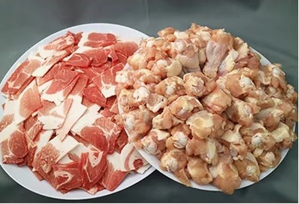 〈福岡県春日市〉【福岡ブランド認定】九州産の豚肉切り落としと鶏手羽セット　2.62kg（小分け6パック）※豚丼タレ付