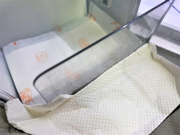 サイドポケットも専用のマットかペーパータオルで保護