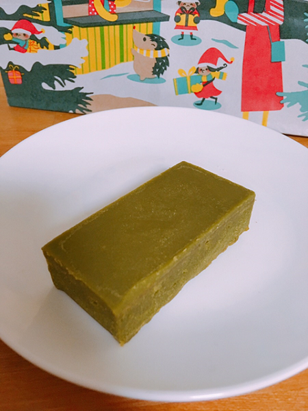 甘さだけでなく抹茶の深い苦みもしっかりと感じられます