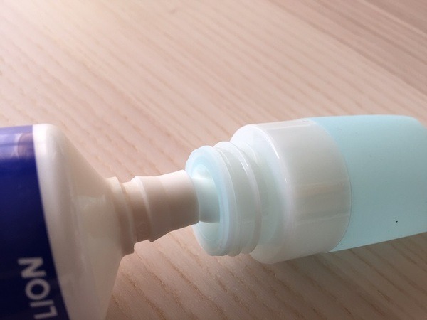 いつもの歯磨き粉を少しだけ持って行く