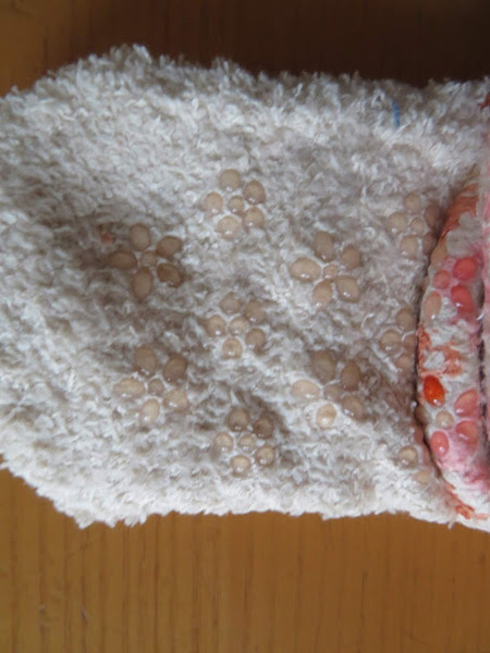 足の裏の部分にかわいい模様の滑り止め