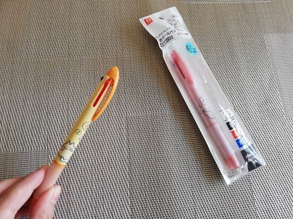 ダイソーで購入したこちらの3色ボールペン