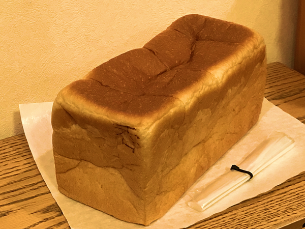 高いけど、納得！ 俺のBakery &Café「銀座の食パン～香～(2斤)1,000円(税込)」