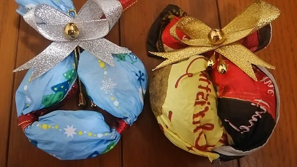 クリスマスシーズンにおすすめのペーパーナプキンで作る「プレゼントリース」