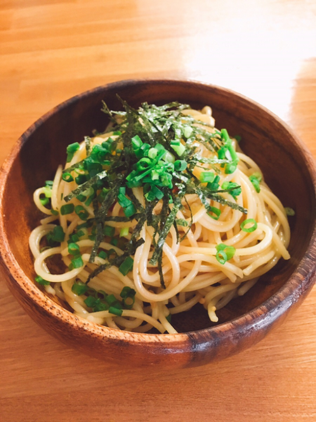 小ねぎのほか刻みのりもトッピング