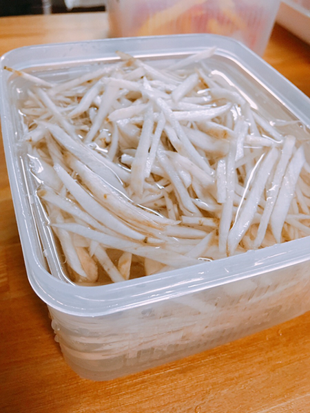 【セリアのザル付きタッパー】野菜高騰も「保存」で乗り切る。　日持ちさせる保存方法を紹介します。