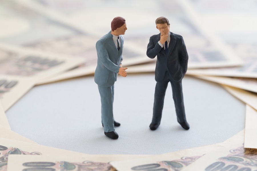 金融マンに会うと高くつく！