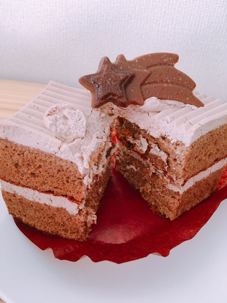 パリッとした流れ星型のチョコレートのトッピングもうれしい
