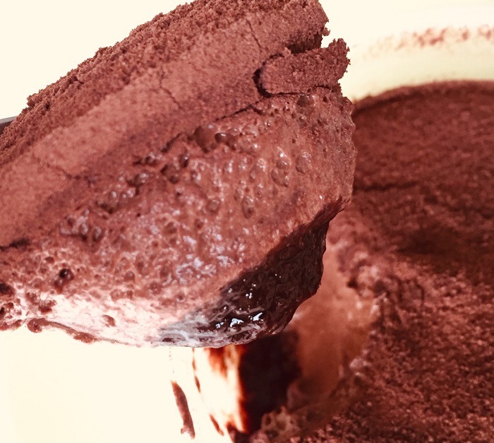 とろけるようなゆるめの甘いチョコレートムース