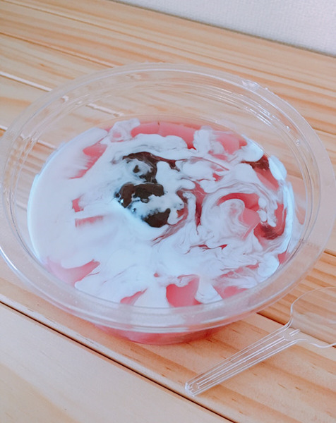 粒あんとクリームで食べるさくらのデザート