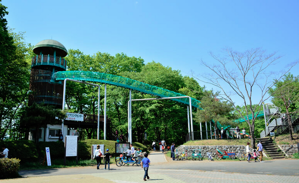 ローラー滑り台とサイクリングセンター