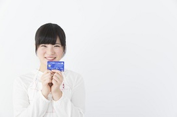 三つのカード（クレジットカード、電子マネー、デビットカード）で現金いらず　上手く使うコツは？