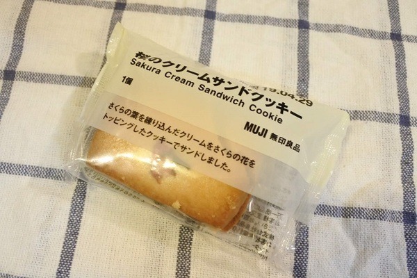 桜のクリームサンドクッキー