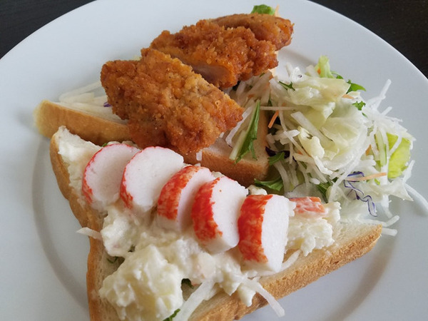 ファミマでパパっと高見え満腹ランチ　「ファミチキ」と「お母さん食堂」で超簡単レシピ3つ