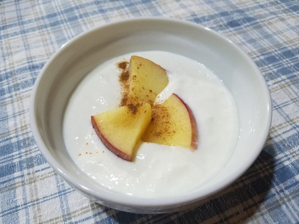 ヨーグルトのアップルシナモン添え