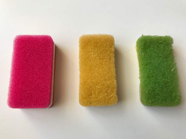 左から新品、食器用、シンク用のスポンジ