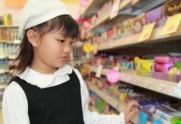 節約するなら子連れでスーパーに行くな？　子供と買い物に行くメリット