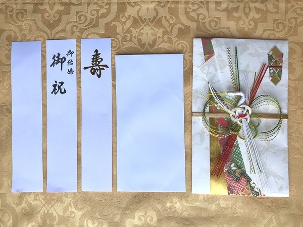 【100均の祝儀袋】多用途で種類も豊富　お祝い事のマナーや金額相場もあわせて紹介