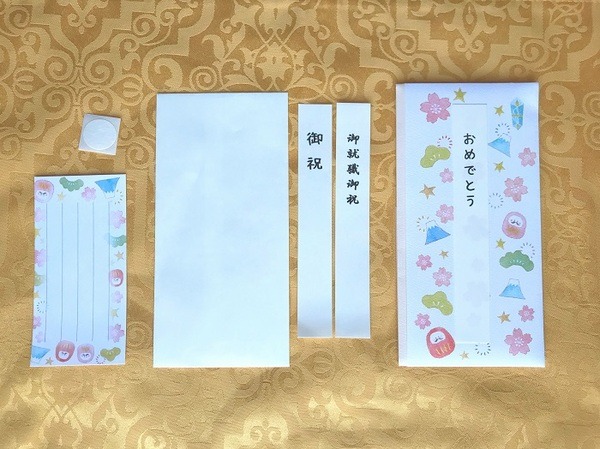 【100均の祝儀袋】多用途で種類も豊富　お祝い事のマナーや金額相場もあわせて紹介