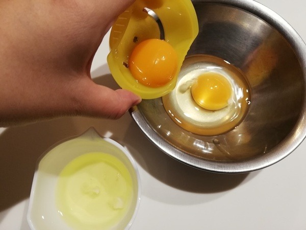 白身と黄身を分ける