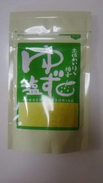 土佐れいほくのゆず粉末が混ざっている塩