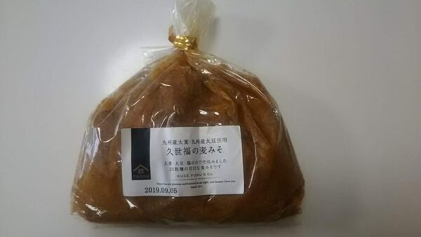 九州産大麦と大豆、塩のみで作られた麦みそ
